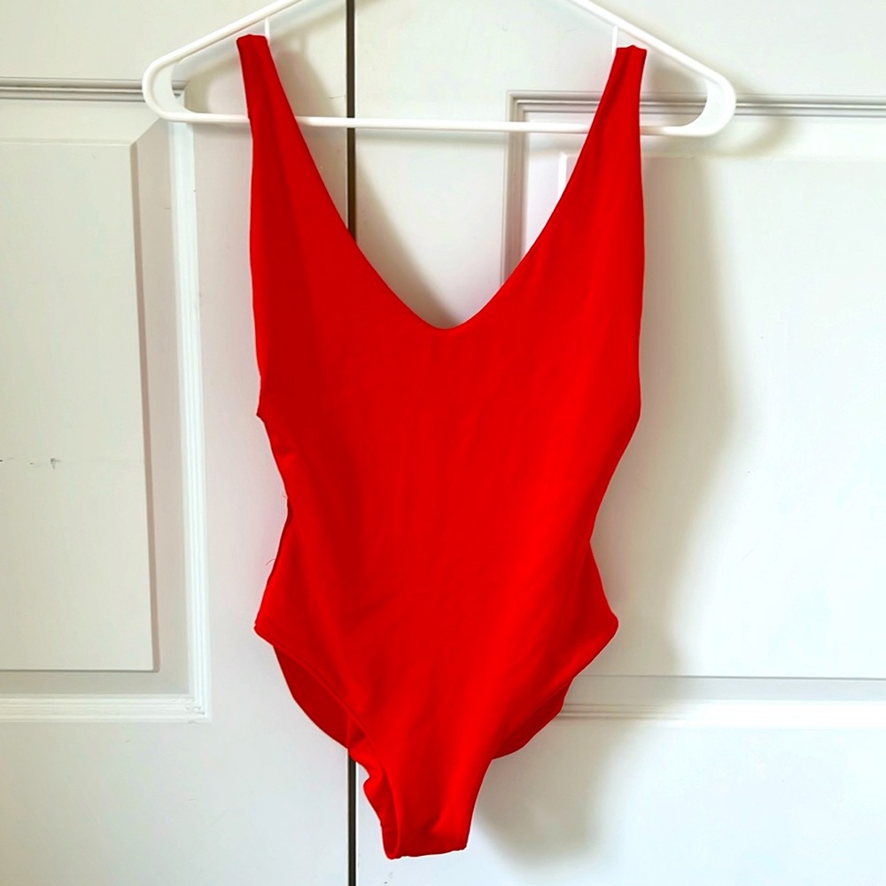 Londre Minimalist Swimsuit